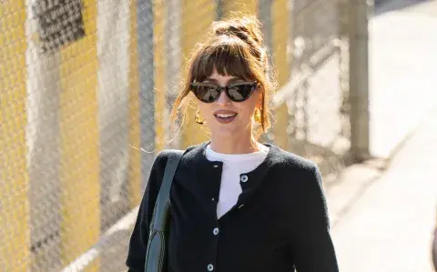 Curtain bangs, el flequillo tendencia de Dakota Johnson: 7 formas de llevarlo con onda