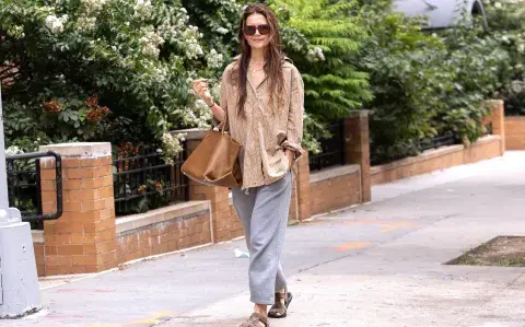 Alerta tendencia 2025: Katie Holmes tiene el tote bag ideal para esta primavera