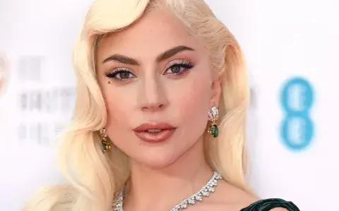 Lady Gaga cautivó en el Festival de Cine de Venecia con una de las tendencias del verano