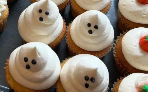 Halloween: una receta de cupcakes fantasma fáciles de hacer en casa