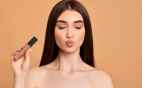 Cuál es el color de labios que será tendencia en el 2025