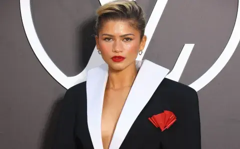 Zendaya deslumbró en París: el look elegante que usó en el desfile de Louis Vuitton