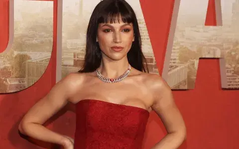 El impactante vestido de Úrsula Corberó para pisar la red carpet