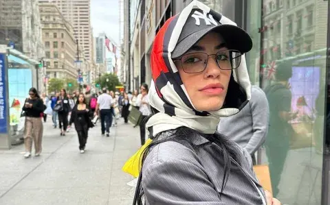 Lali Espósito impone la tendencia con los accesorios de la temporada