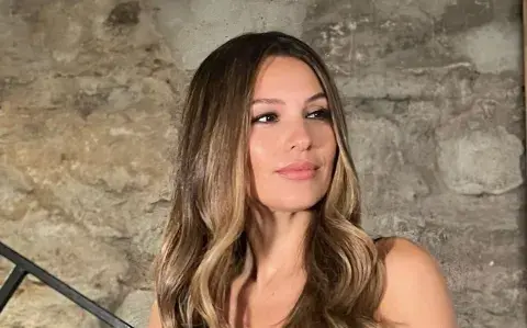 Pampita mostró qué hace en las cejas para que le queden perfectas