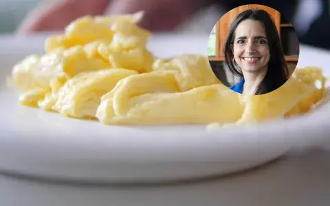 Esta es la receta de los huevos revueltos perfectos de Paulina Cocina