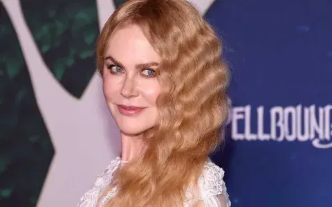 Nicole Kidman apostó a un vestido estilo nupcial con transparencias y bordados