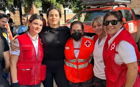 Rosalía viajó a Valencia para ayudar a los afectados por la DANA