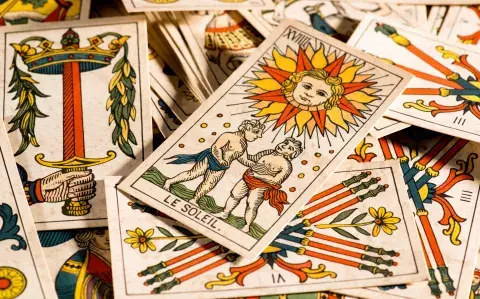 Este es el consejo del tarot para arrancar bien la semana: elegí una carta y descubrilo