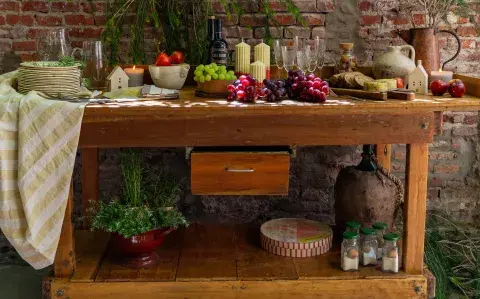 3 propuestas para decorar la mesa de Navidad con objetos vintage