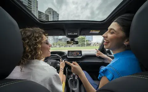 De la radio al bienestar: cómo la música transforma tu experiencia al volante