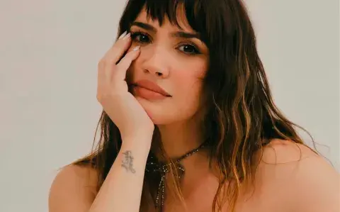 Celeste Cid apostó por un look sastrero con transparencias Celeste Cid apostó por un look sastrero con transparencias