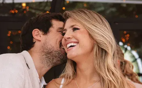 El vestido de novia y el look soñado de Stephanie Demner en su fiesta de casamiento