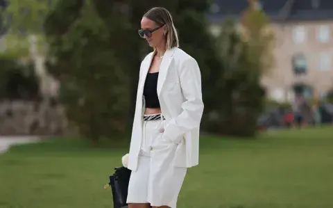 5 looks con bermudas blancas ideales para esta temporada