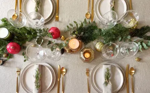 Los consejos de un reconocido decorador para armar la mesa de Navidad