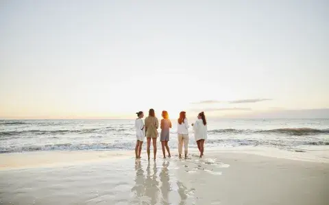 amigas en una playa