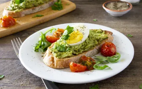 3 ideas de desayunos saludables y energéticos que te van a cambiar el día