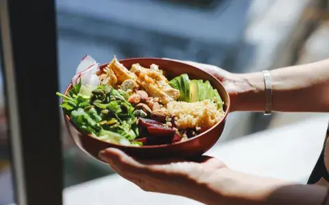 3 ensaladas completas para resolver almuerzos en días de calor