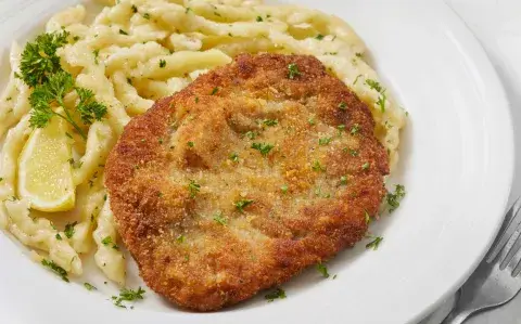 Ni pan rallado ni harina: el ingrediente secreto para empanar las milanesas