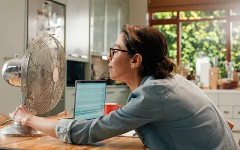 El truco casero para lograr que el ventilador refresque como un aire acondicionado