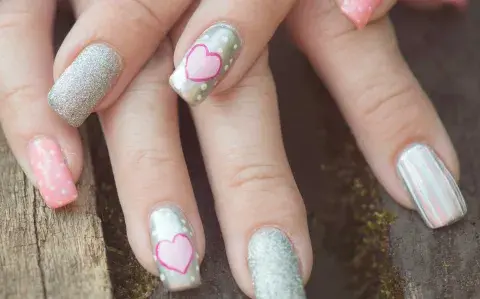 Glitter nail art: 10 diseños para ponerle mucho brillos a tus uñas