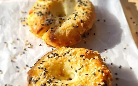 Chau desayunos aburridos: 2 recetas sin harinas para arrancar el día con todo