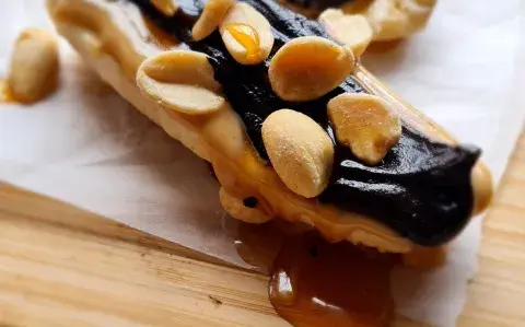 Snickers de banana: una receta saludable, sin azúcar y con 4 ingredientes