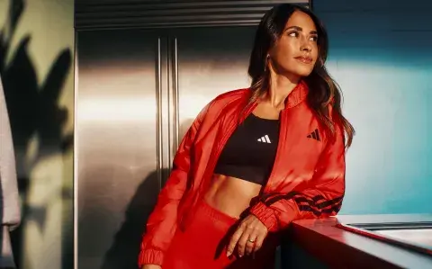 ¿Buscás el pantalón deportivo ideal? Lo tiene Antonela Roccuzzo y te decimos cuánto cuesta