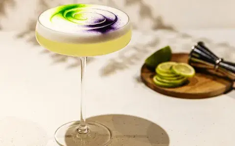 Tragos que enamoran: 4 cócteles frescos y vibrantes ideales para el verano