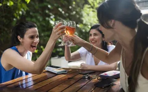 Ni bares ni boliches: 7 lugares para ir con amigas y sorprenderte