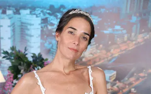 De punta en blanco: el look de novia de Juana Viale en la mesaza
