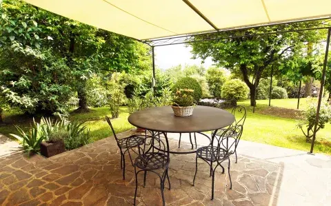 Toldos para patios: ideas para adaptarlos a tu espacio