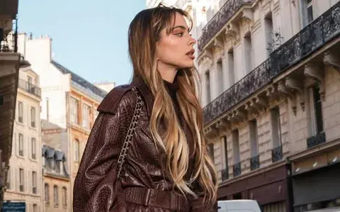 Tini Stoessel sorprendió en la Semana de la Moda en París con un tapado XXL