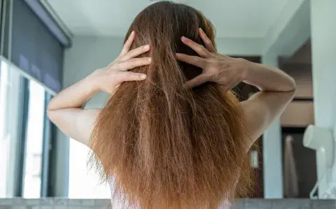 Chau puntas abiertas: cómo hidratar el pelo seco para que luzca sano y fuerte