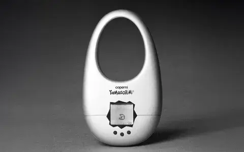 El extraño bolso que presentó Coperni e invoca la nostalgia de los 90'