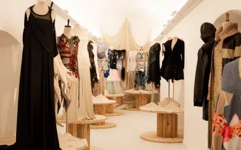 120 años vestidos, 120 años de moda: los icónicos modelos que marcaron la historia argentina