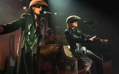 CA7RIEL y Paco Amoroso con Jimmy Fallon: cómo podés ver el programa en vivo