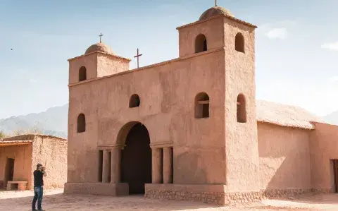 La Ruta del Adobe en Catamarca: 50 kilómetros de barro y capillitas de ensueño