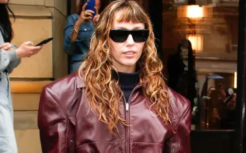 El curioso jean tendencia de Miley Cyrus: ¿cómo es y cómo combinarlo?