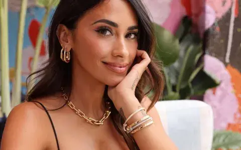 Antonela Roccuzzo y la lindísima cartera que recibió como regalo por el día de la Madre