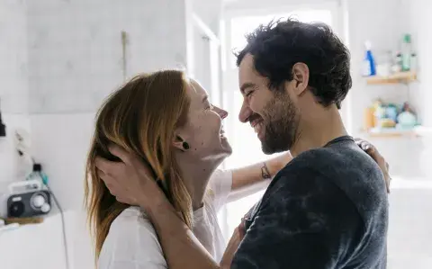 'Floodlighting': de qué se trata es la nueva forma de manipulación emocional 'Floodlighting': de qué se trata es la nueva forma de manipulación emocional