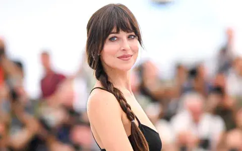 'Curtain bangs': 7 formas de llevar el flequillo tendencia de Dakota Johnson 'Curtain bangs': 7 formas de llevar el flequillo tendencia de Dakota Johnson