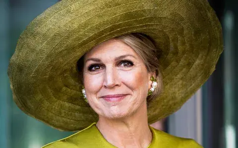 Máxima Zorreguieta brilló con un diseño con flores en la graduación de su hija menor