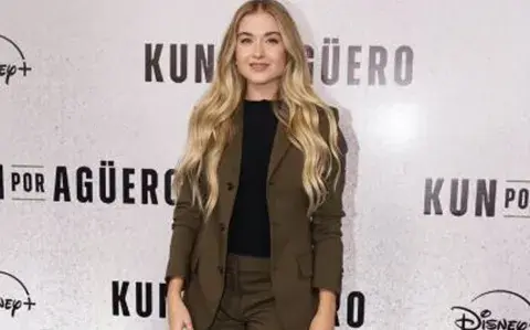 Sofía Calzetti apostó por un look sastrero en el color de la temporada Sofía Calzetti apostó por un look sastrero en el color de la temporada