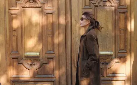 Juliana Awada marca tendencia con una chaqueta de gamuza Juliana Awada marca tendencia con una chaqueta de gamuza