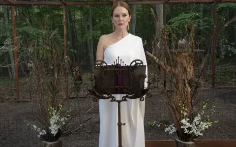 Plan de finde: ¿por qué hay que ver "Sirenas", la nueva comedia de Netflix con Julianne Moore? Plan de finde: ¿por qué hay que ver "Sirenas", la nueva comedia de Netflix con Julianne Moore?