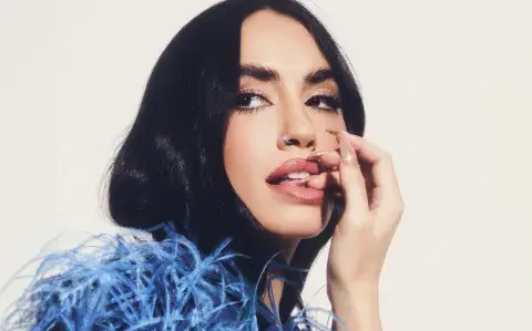 Los impactantes looks de Lali Espósito: brillos, transparencias y perlas Los impactantes looks de Lali Espósito: brillos, transparencias y perlas