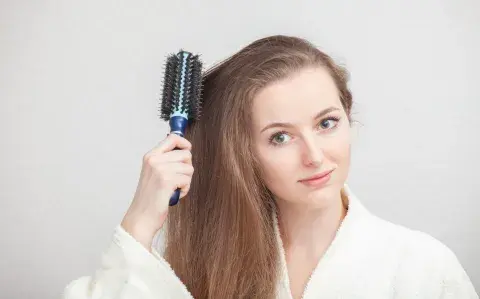 Peinados para día de lluvia: 3 ideas para controlar el frizz Peinados para día de lluvia: 3 ideas para controlar el frizz