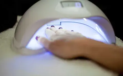 El Conicet comprobó que las lámparas de secado de uñas modifican la piel El Conicet comprobó que las lámparas de secado de uñas modifican la piel