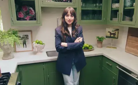 Alerta tendencia: 5 cocinas verdes inspiradas en la de Dakota Johnson Alerta tendencia: 5 cocinas verdes inspiradas en la de Dakota Johnson